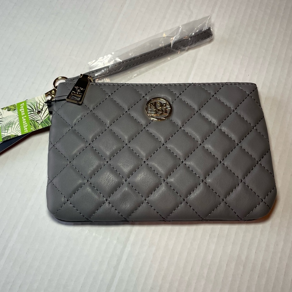 Badgley Mischka‎ Pouch Wristlet Vegan Leather Diamond Quilted New With Tags